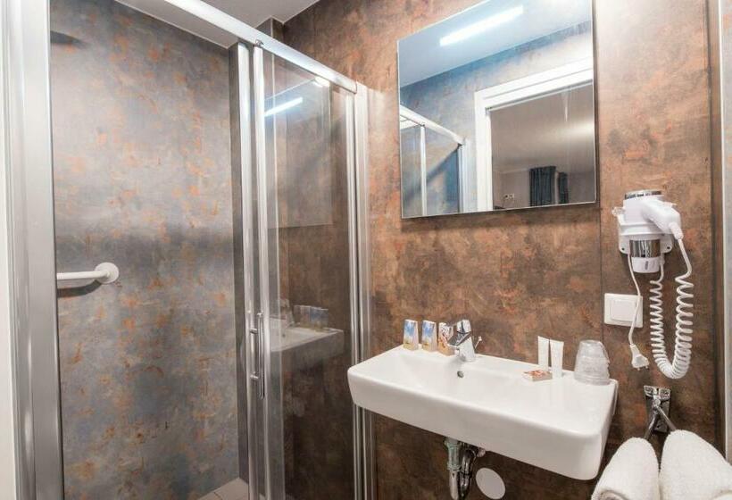 标准间, Lands End