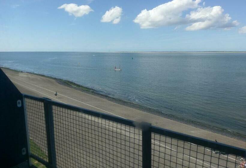 标准三人间, Lands End