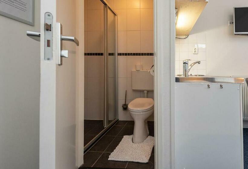 חדר סטודיו סטנדרד, Letje De Veerman