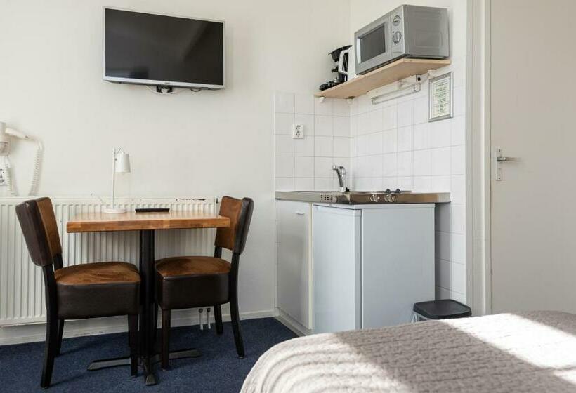 חדר סטודיו סטנדרד, Letje De Veerman