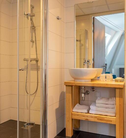 חדר סטנדרט, Letje De Veerman