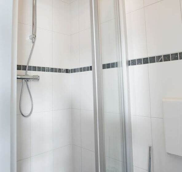 חדר סטנדרט, Letje De Veerman