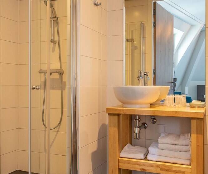 חדר סטנדרט, Letje De Veerman