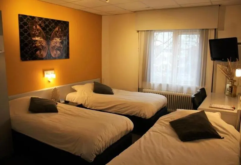 Standard Triple Room, Restaurant De Jonge Heertjes