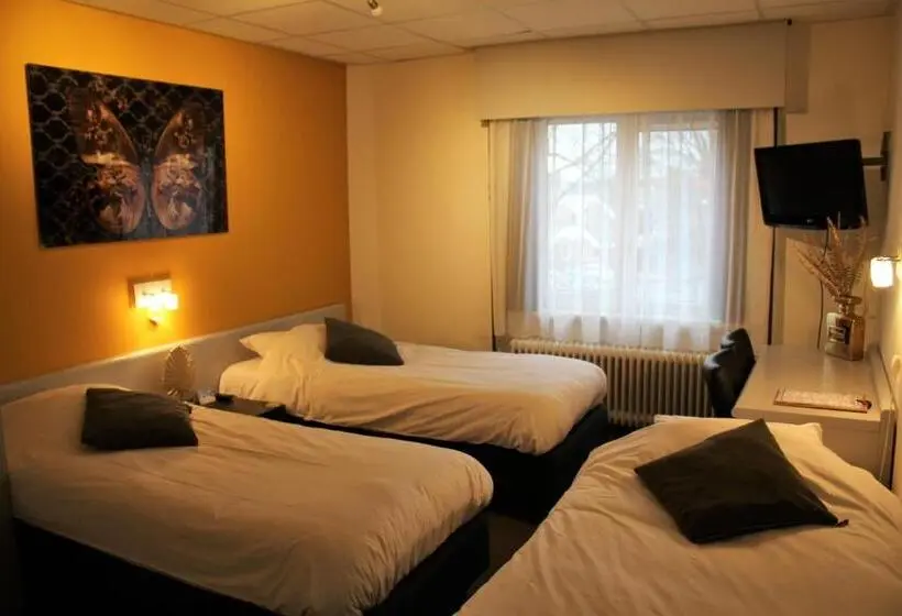 Standard Triple Room, Restaurant De Jonge Heertjes