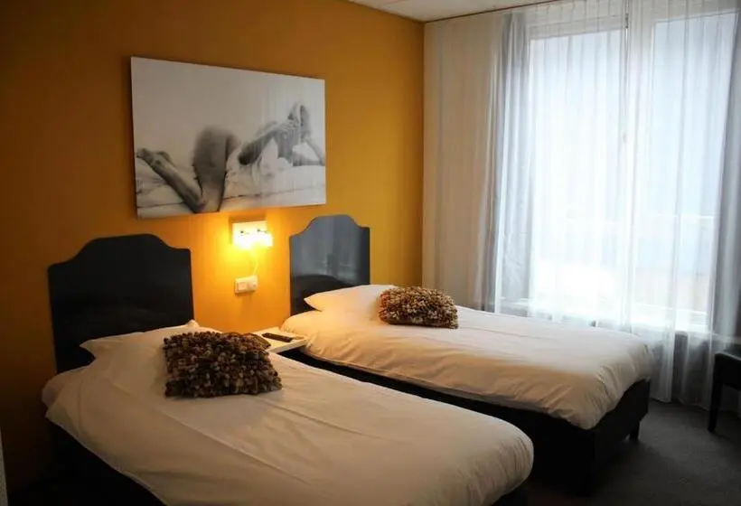 Standard Quadruple Room, Restaurant De Jonge Heertjes