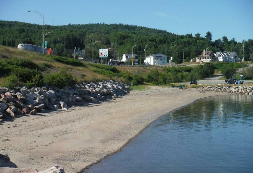 带2个双人床的标准工作室, Motel Gentilhommière