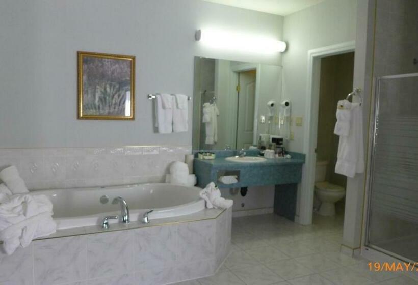 جناح سوبيريور, The Bridgeport Inn