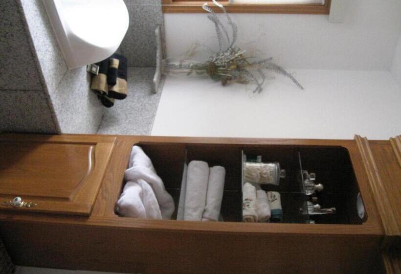 غرفة قياسية سرير كينج, Rolling Hills Country Resort Bed And Breakfast