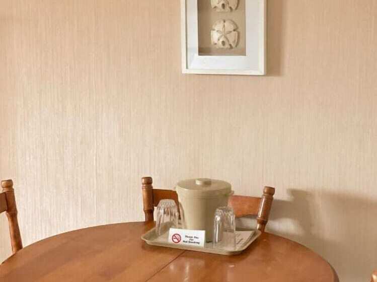 家庭套房, Silverwood Motel