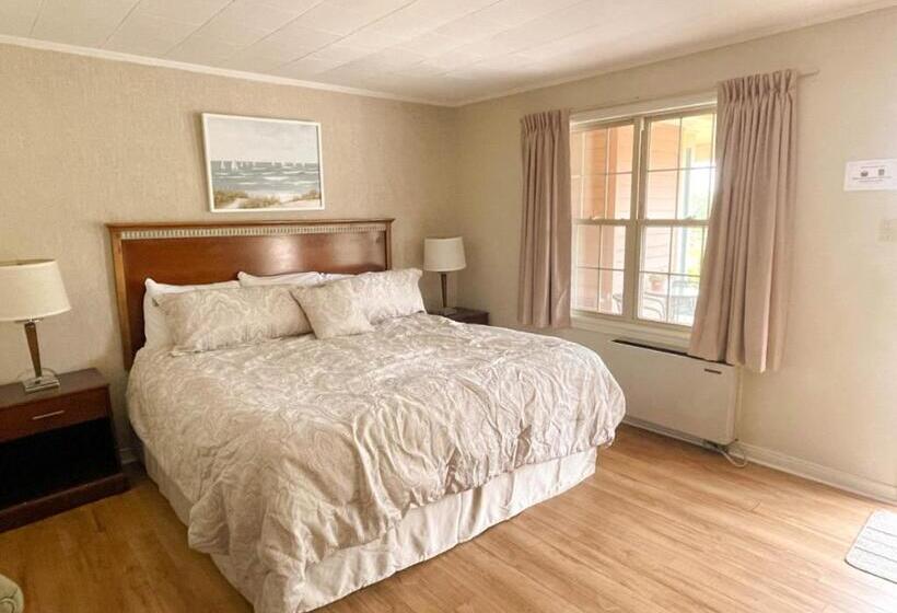 带大床的标准工作室, Silverwood Motel
