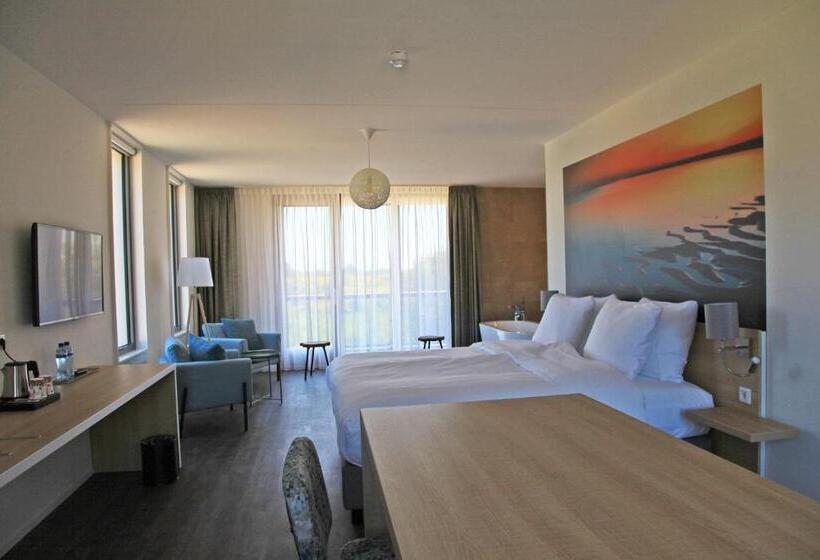 מיטת קינג בסוויטה, Strandhotel Duinoord