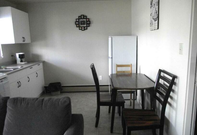 패밀리 룸, Stratford Motel