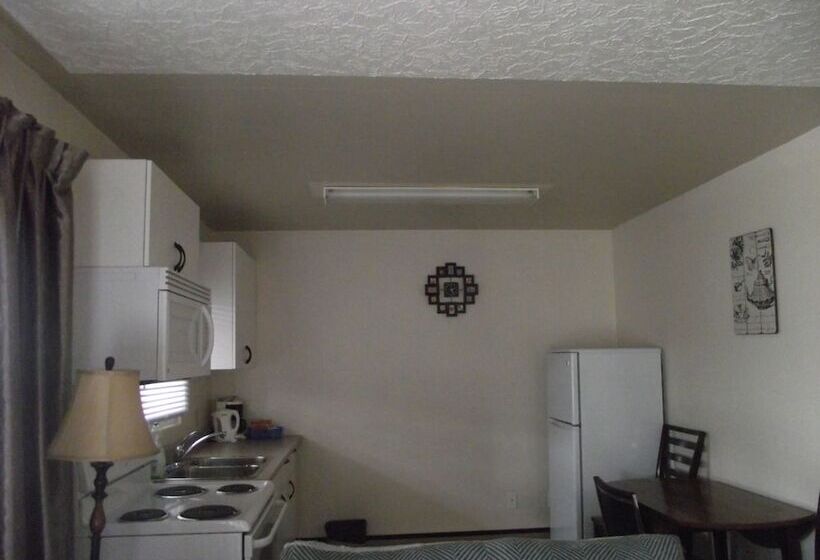 חדר משפחתי, Stratford Motel