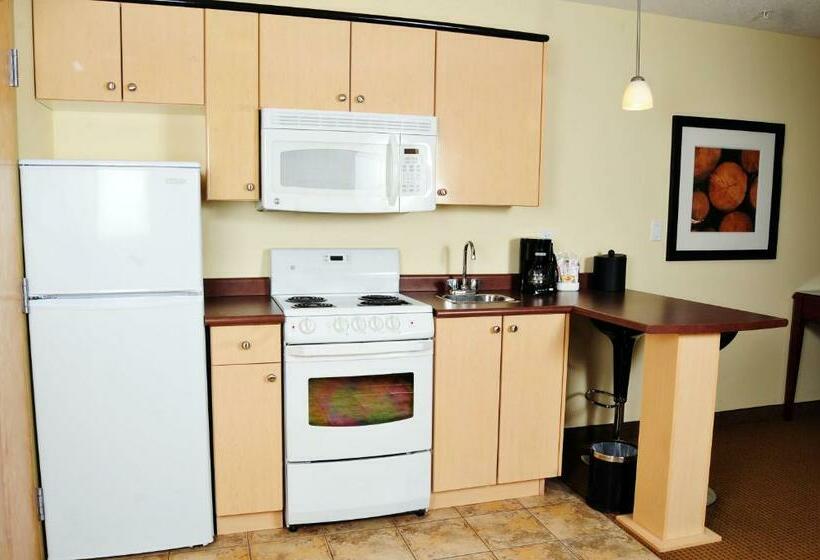 מיטת קינג בסוויטה, Trend Mountain Hotel & Conference Centre