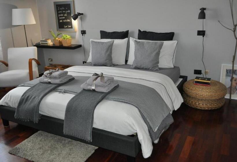 标准三人间, A Casa Mia