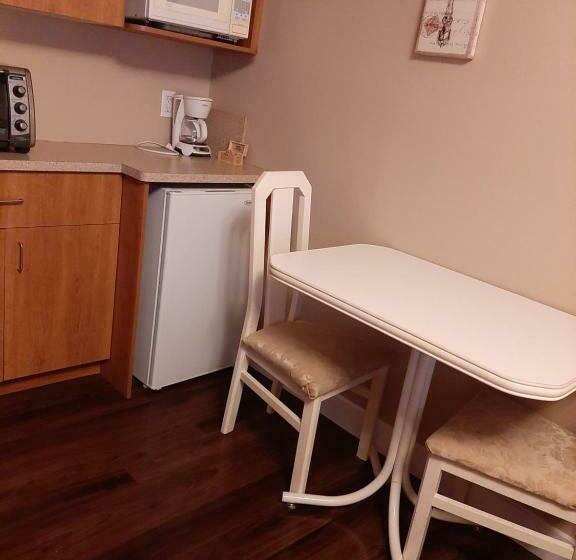 Номер Стандарт, Auberge Motel La Référence