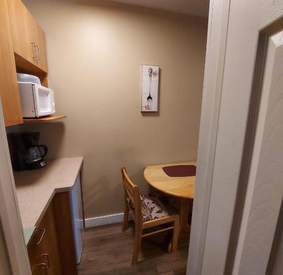 Номер Стандарт, Auberge Motel La Référence