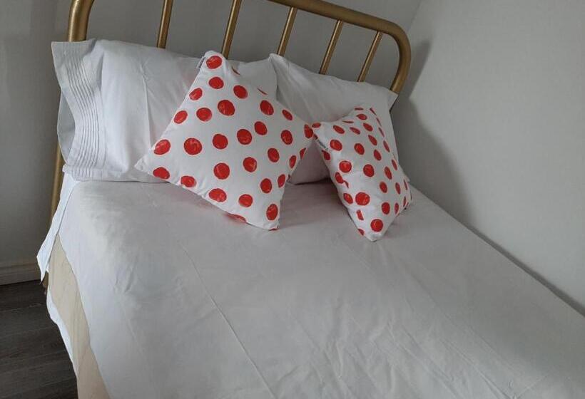 Номер Стандарт, Auberge Motel La Référence