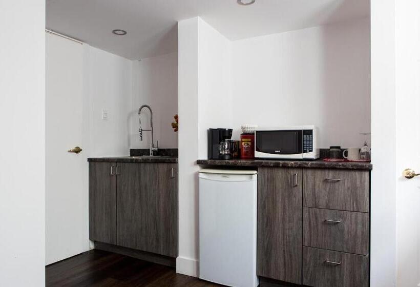 Номер Стандарт, Auberge Motel La Référence