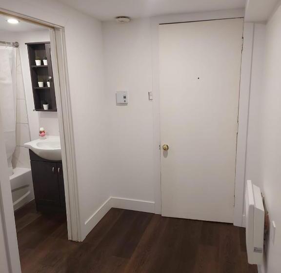 Номер Стандарт, Auberge Motel La Référence