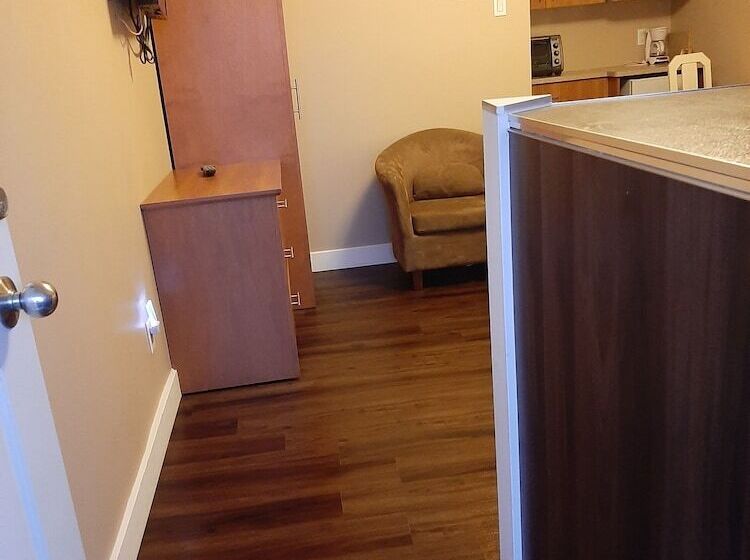 Номер Стандарт, Auberge Motel La Référence