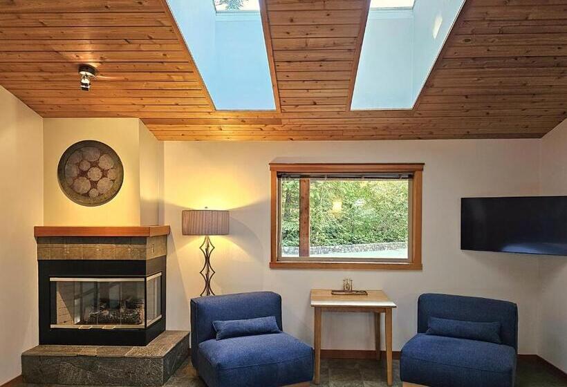 חדר סטנדרט, מיטת קינג, מותאם לאדם עם מוגבלויות, Snug Harbour Inn