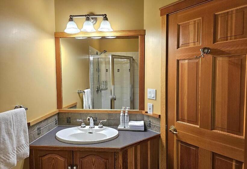 חדר סטנדרט עם מיטת קינג, Snug Harbour Inn