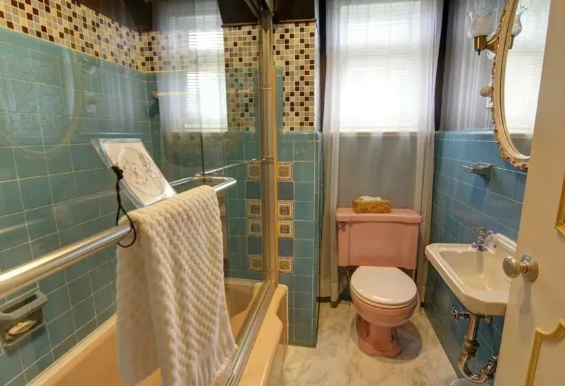 スイート, Chateau Murdock Gite Et Esthétique 1950