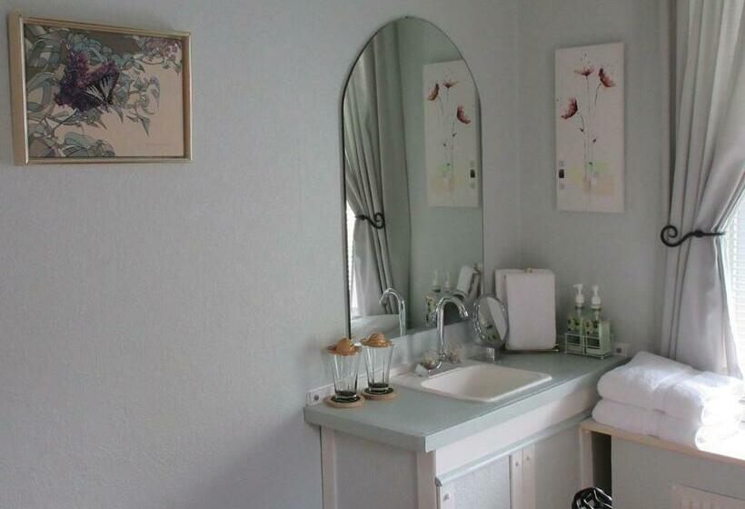 اتاق استاندارد با سرویس بهداشتی مشترک, Gîte Saint Laurent