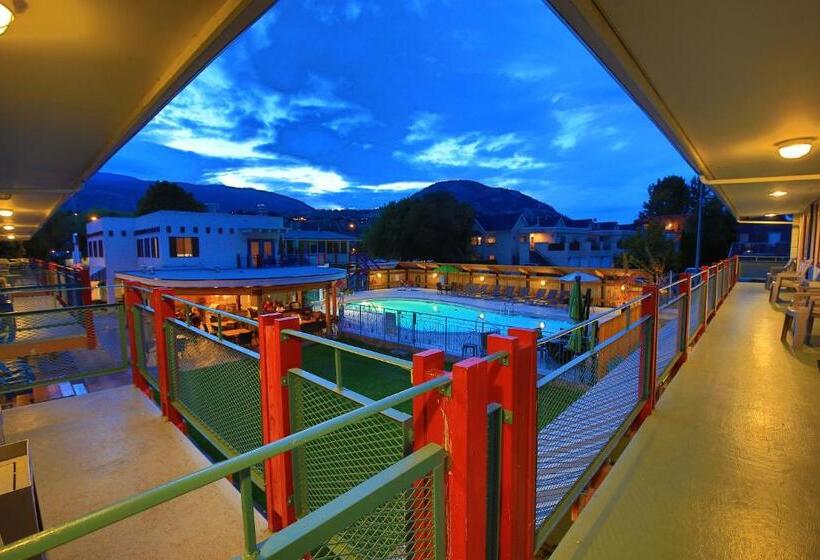 带特大床的豪华房间, Bowmont Motel