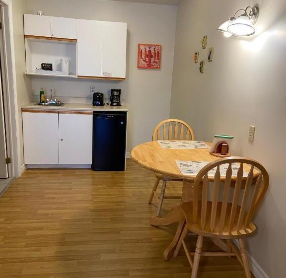 带大床的标准工作室, Harmony B&b & Suites