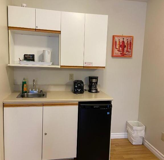 带大床的标准工作室, Harmony B&b & Suites