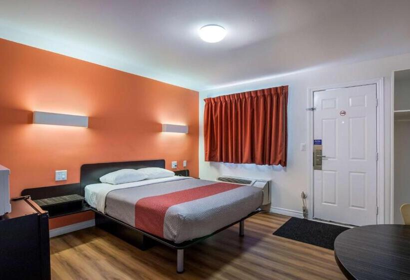 디럭스 룸, Motel 6sudbury, On