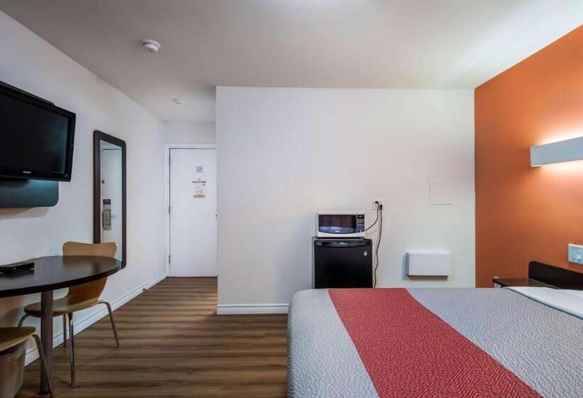 غرفة ديلوكس, Motel 6sudbury, On