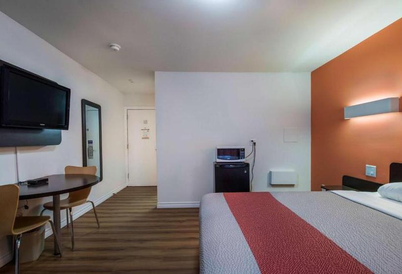 غرفة ديلوكس, Motel 6sudbury, On