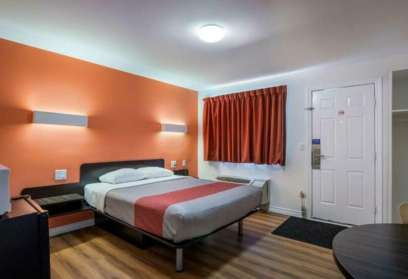غرفة قياسية, Motel 6sudbury, On