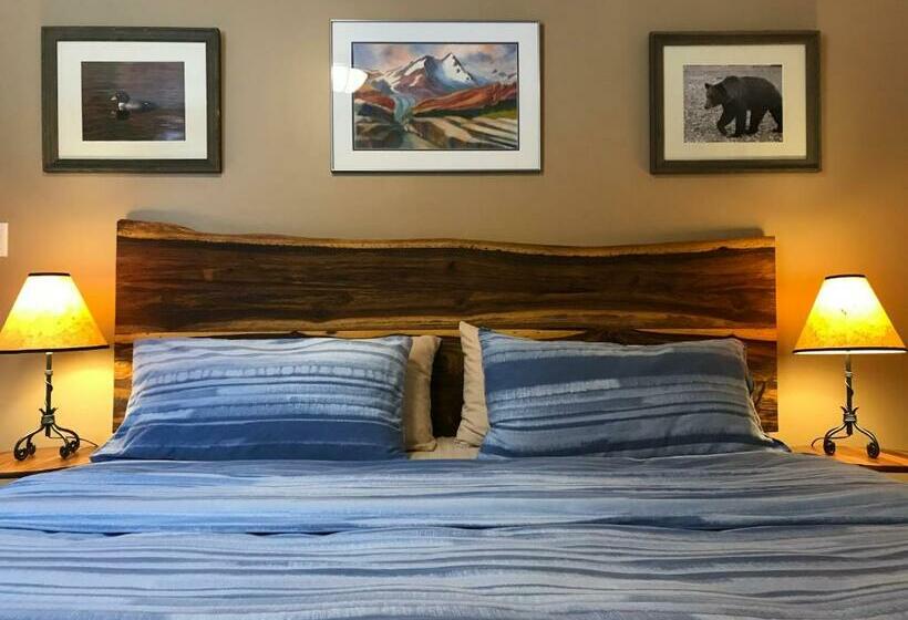 חדר דחוקס עם מיטת קינג, Canadian Rockies Inn   Adults Only
