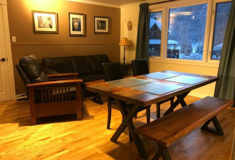 חדר דחוקס עם מיטת קינג, Canadian Rockies Inn   Adults Only