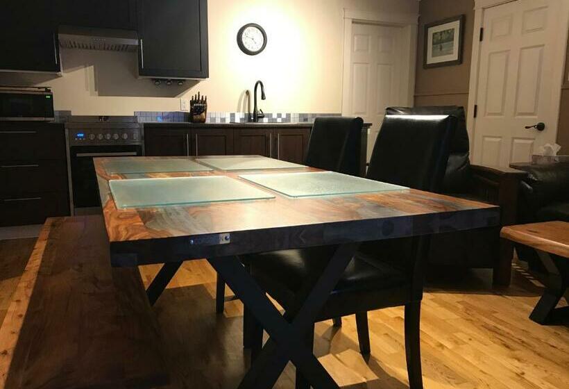 Номер Deluxe Кровать Кинг, Canadian Rockies Inn   Adults Only