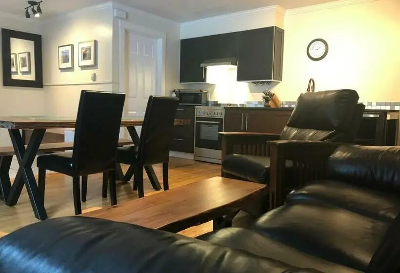 キングサイズベッドのデラックスルーム, Canadian Rockies Inn Adults Only