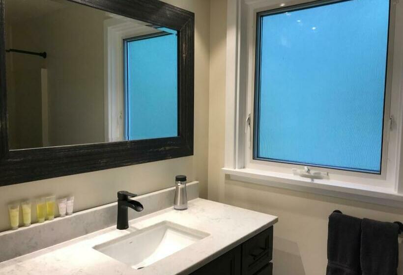 סוויטת 2 חדרי שינה, Canadian Rockies Inn   Adults Only