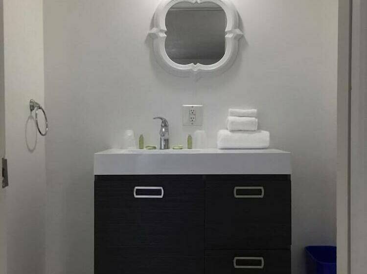 חדר סטנדרט, Complexe Dix80