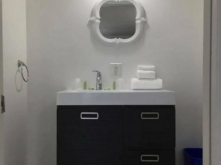 Standard Room, Complexe Dix80