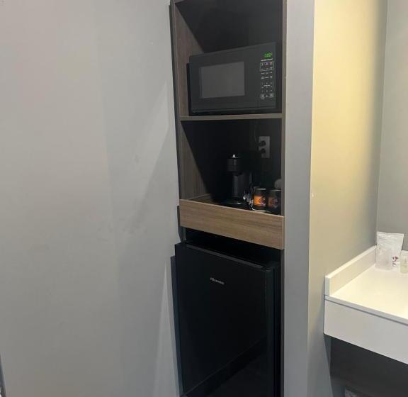 חדר דלוקס, Complexe Dix80