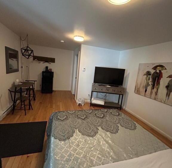 חדר סטנדרט, Complexe Dix80