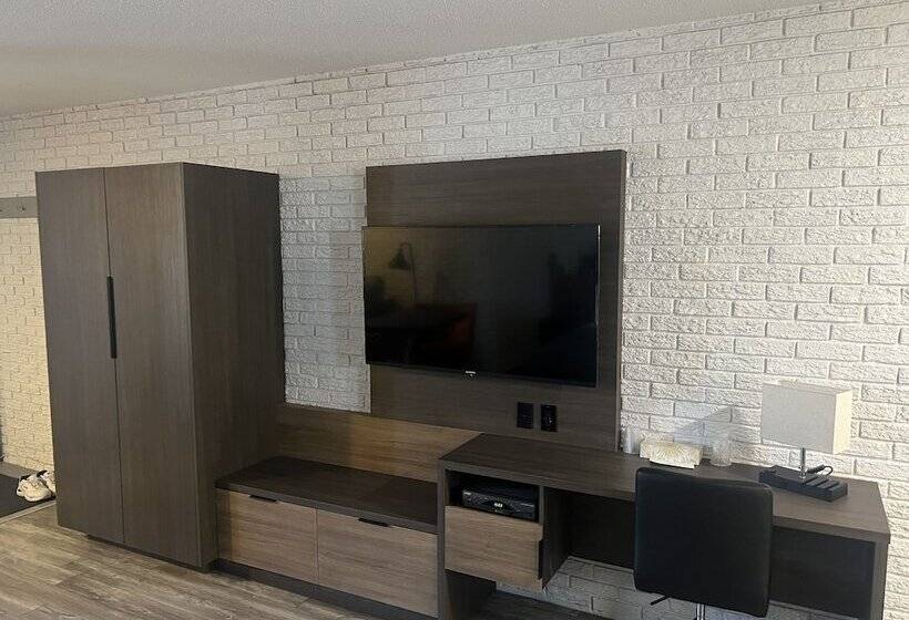 חדר דלוקס, Complexe Dix80