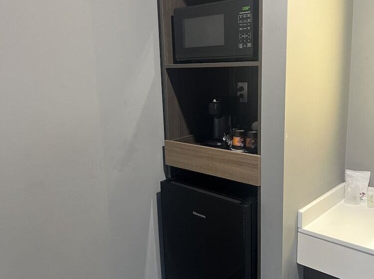 חדר דלוקס, Complexe Dix80