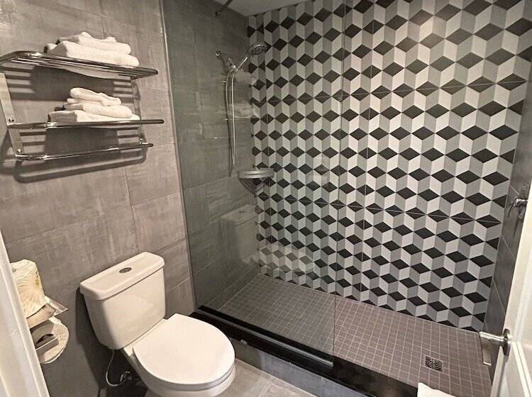 חדר דלוקס, Complexe Dix80