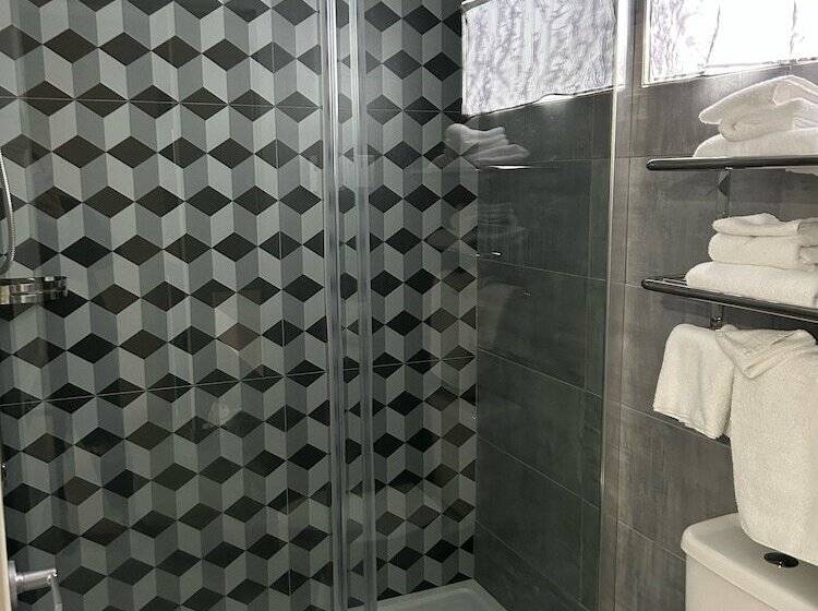 חדר דלוקס, Complexe Dix80